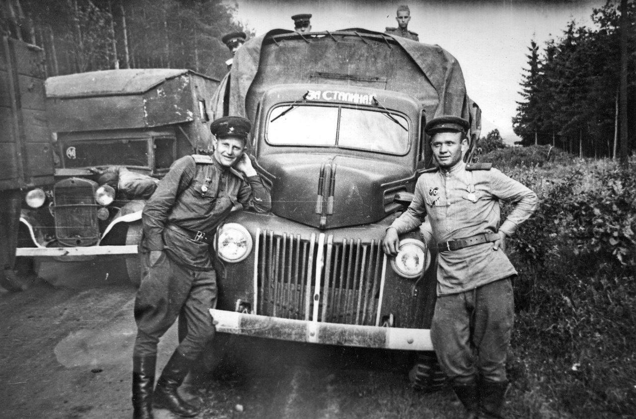 Автомобили во время Второй мировой войны: военные модели и влияние на боевые операции